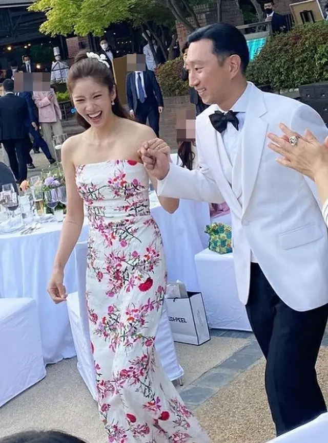 歌手ソン・ダムビ、結婚式で幸せな笑み…「世界で一番きれいで美しい日」（画像提供:wowkorea）