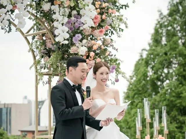 ソン・ダムビ＆イ・ギュヒョク、祝福の中で結婚式＝事務所が写真公開（画像提供:wowkorea）