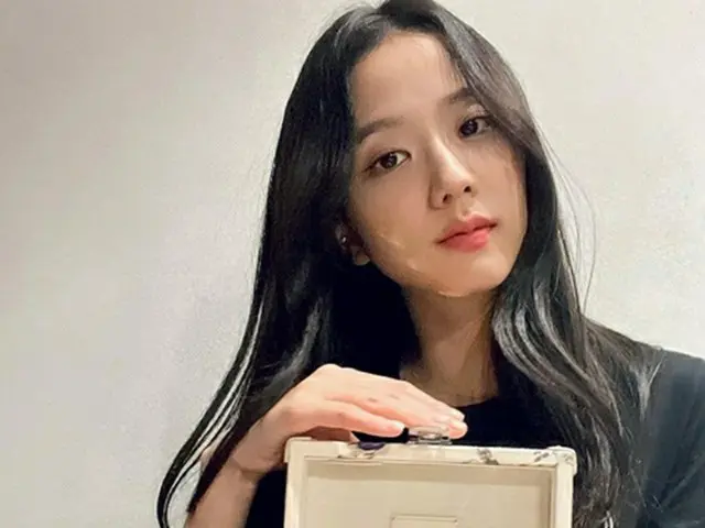 ”シックな魅力”「BLACKPINK」JISOO、無くなってしまいそうな小さな顔（画像提供:wowkorea）