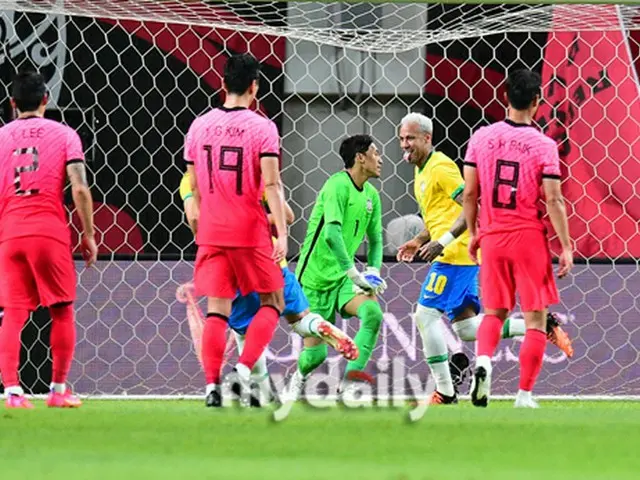 “ファン・ウィジョゴール”韓国、FIFAランク1位ブラジルに1-5で完敗（画像提供:wowkorea）