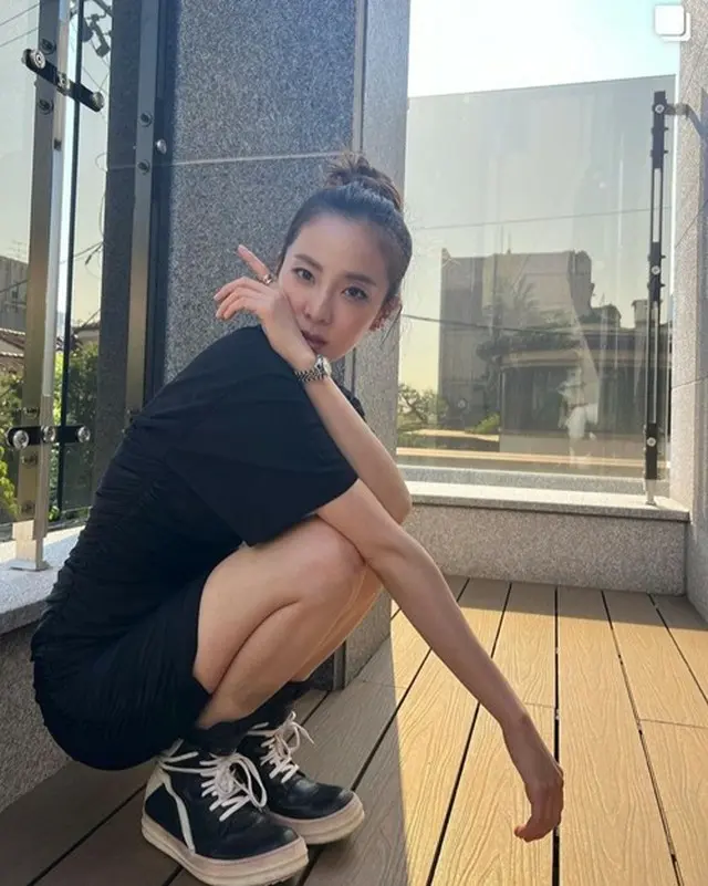 DARA（元2NE1）、家のテラスがラグジュアリー”フォトゾーン”…どこから見てもスリムな1カット公開（画像提供:wowkorea）