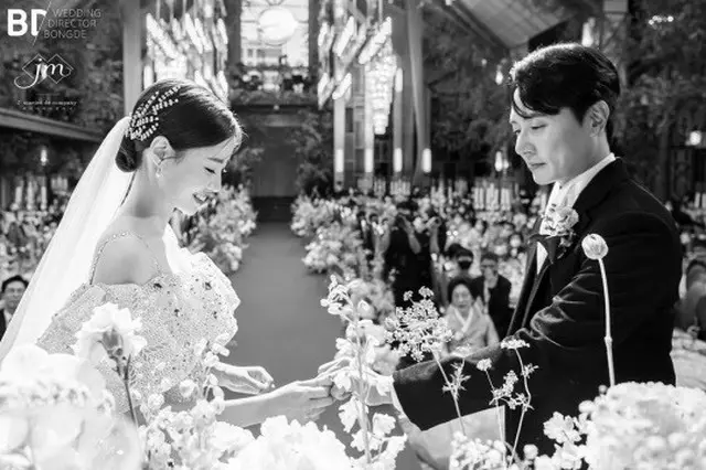 ”きのう結婚”アンディ（SHINHWA）＆イ・ウンジュ元アナウンサー、「メンバーみんなの顔が見れて良かった」…結婚式の感想で不和説を一掃（画像提供:wowkorea）