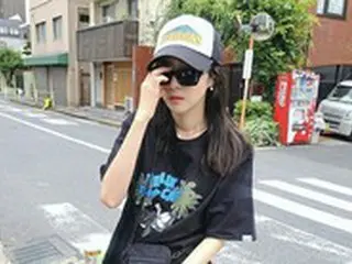 東京にいたの？DARA（元2NE1）、“ストリートスタイル”の奇抜ファッションで街を歩く