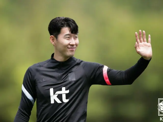 サッカー韓国代表ソン・フンミン、自身のシューズ＆ユニフォーム落札