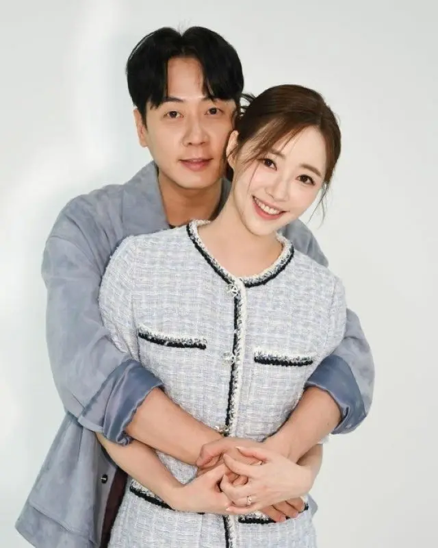 “新婚ホヤホヤ”アンディ（SHINHWA）＆イ・ウンジュ夫婦、バックハグでラブラブツーショット…「同床異夢2」に合流（画像提供:wowkorea）