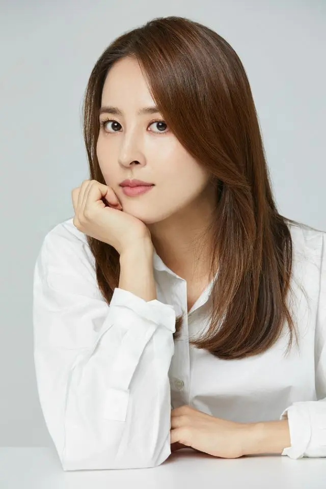 【公式】女優ハン・ヘジン、来年上半期予定JTBCドラマ「神聖なる離婚」にヒロイン役で出演確定…チョ・スンウとタッグ（画像提供:wowkorea）