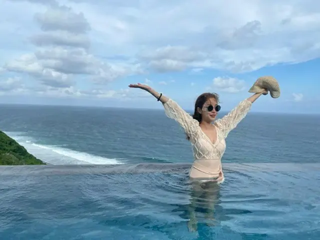 女優ユン・ジニ、バリ島で余裕ある時間を満喫…水着姿で完璧プロポーション披露（画像提供:wowkorea）