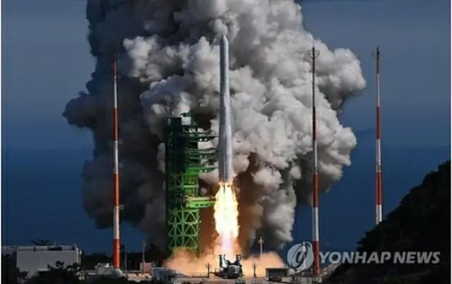 6月21日、韓国南部の全羅南道・高興の羅老宇宙センターから打ち上げられるヌリ（写真共同取材団）＝（聯合ニュース）