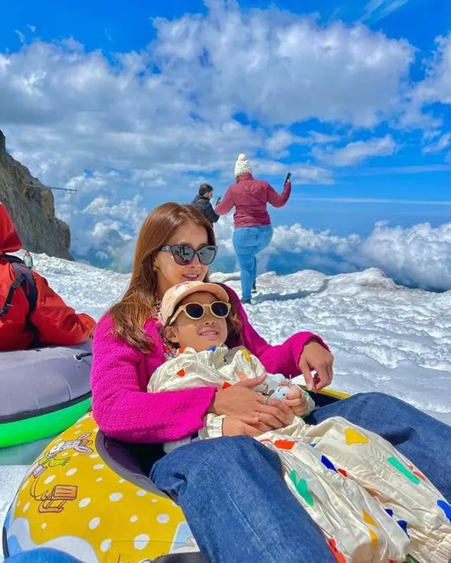 ”スイス広報大使”の女優イ・シヨン、初夏に「雪山チューブ滑り」体験（画像提供:wowkorea）