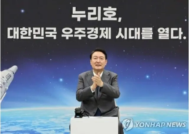 韓国航空宇宙研究院を訪問した尹錫悦（ユン・ソクヨル）大統領＝6日、大田（聯合ニュース）