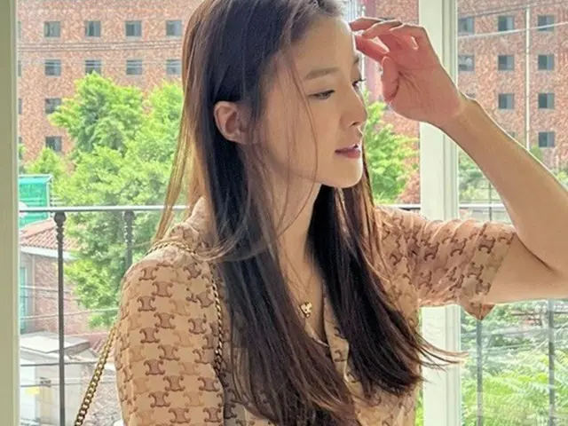 女優イ・シヨン、センスが光るコーディネート…一つのブランドで統一（画像提供:wowkorea）