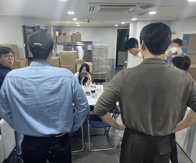 俳優キム・ウビン、ソ・ジソブと肩の広さ対決（画像提供:wowkorea）