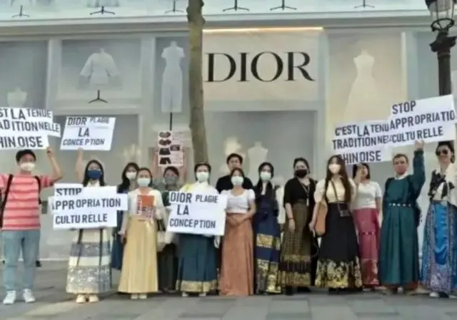 DIORが中国の馬面裙をパクる？韓国教授、中国人留学生のデモに一喝…「何も言う資格はない」「他文化を尊重しろ」（画像提供:wowkorea）