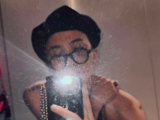 「BIGBANG」のG-DRAGON、細い腕にきゃしゃなスタイルが目を引く近況ショット（画像提供:wowkorea）