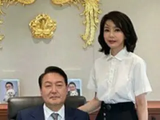 ＜W解説＞ファンクラブは会長が退くも、人気は健在な尹大統領夫人の金建希氏＝支持率低下の夫をどう支えるか？