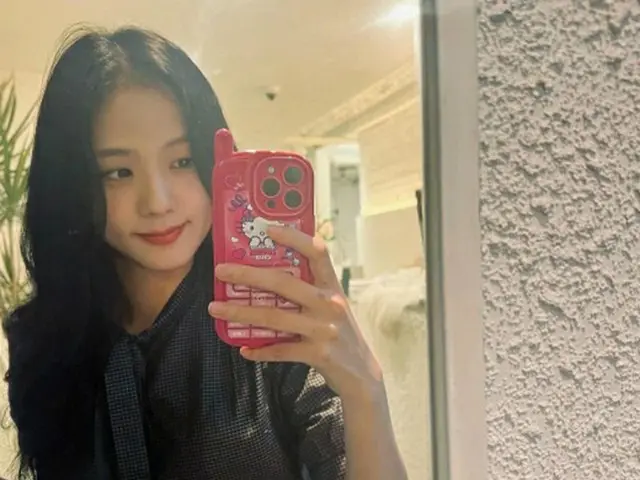 JISOO（BLACKPINK）、顔の大きさがコーヒーと同じくらい…全世界が惚れた美貌（画像提供:wowkorea）