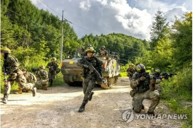 訓練を行う韓米の将兵（韓国陸軍提供）＝（聯合ニュース）≪転載・転用禁止≫