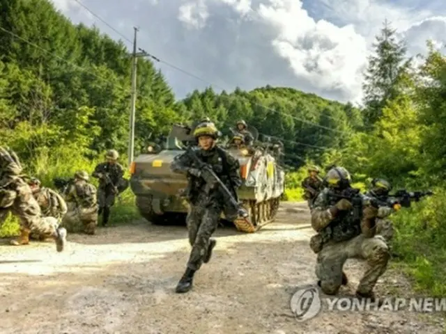 訓練を行う韓米の将兵（韓国陸軍提供）＝（聯合ニュース）≪転載・転用禁止≫