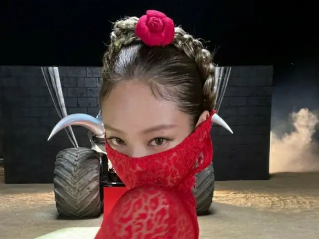 JENNIE（BLACKPINK）、JENNIEだからできる衣装…まなざしだけでもあふれるカリスマ（画像提供:wowkorea）