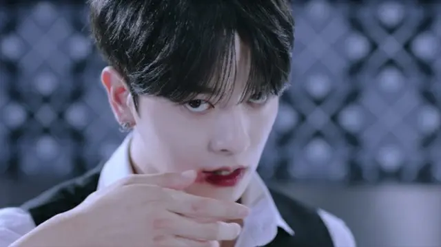 「ONEUS」RAVN、ネクタイを外し、セクシーなスーツ姿の「MALUS」（画像提供:wowkorea）