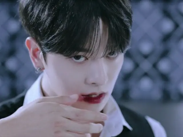 「ONEUS」RAVN、ネクタイを外し、セクシーなスーツ姿の「MALUS」（画像提供:wowkorea）