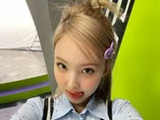 “カムバック直前”「TWICE」のナヨン、舌出しショットでキュートな近況…片手で握れそうな細いウエスト