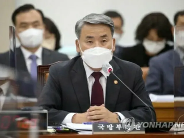 国会国防委員会で答弁する韓国の李鐘燮・国防部長官（国会写真記者団）＝２９日、ソウル（聯合ニュース）