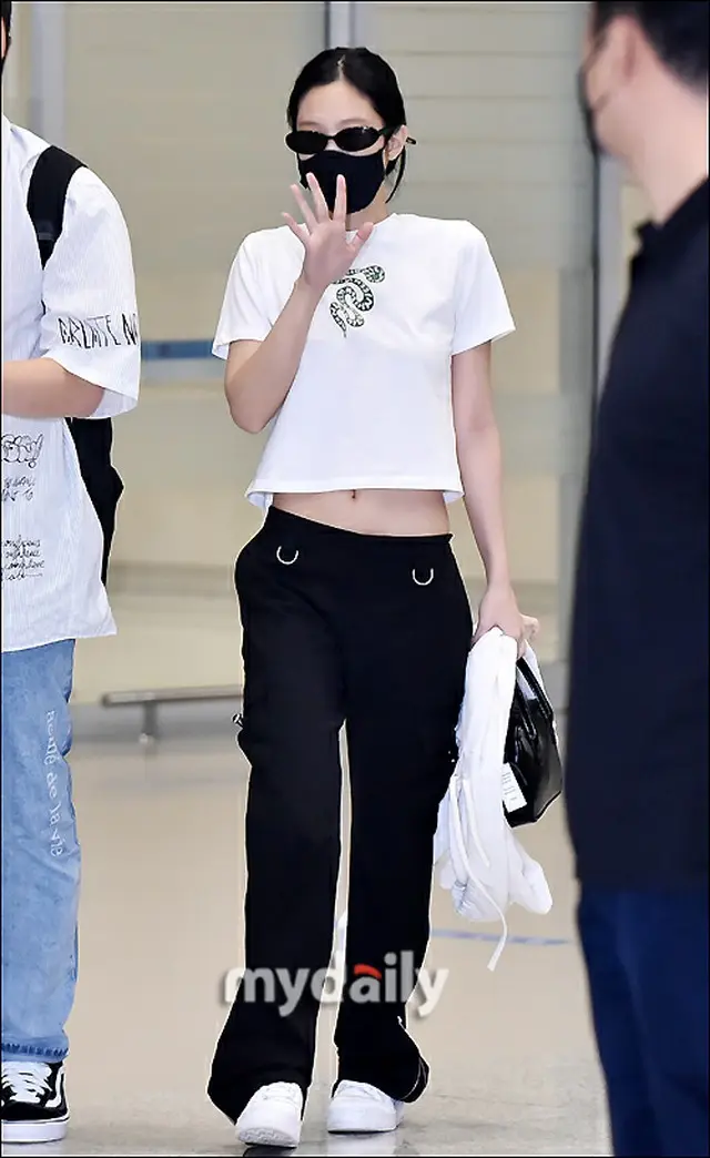 JENNIE（BLACKPINK）の空港ファッション（画像提供:wowkorea）