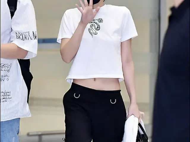 JENNIE（BLACKPINK）の空港ファッション（画像提供:wowkorea）