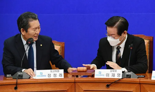 韓国最大野党“共に民主党”の鄭清来最高委員（左）と李在明代表（画像提供:wowkorea）