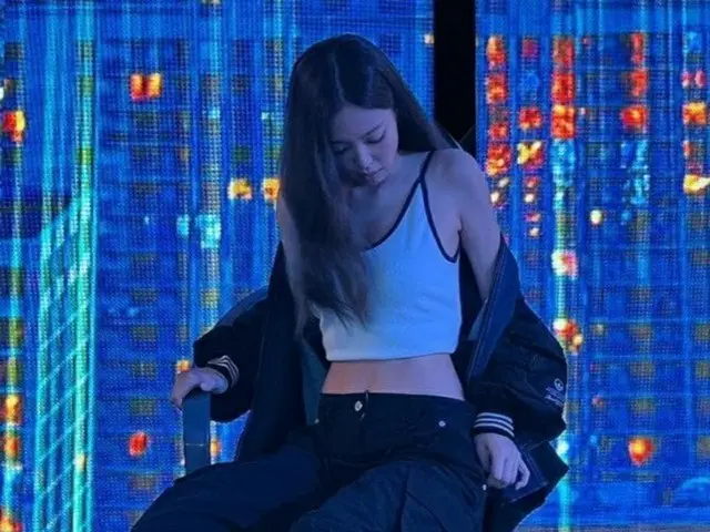 JENNIE（BLACKPINK）、くびれたウエスト+グラマーな上半身..致命的な魅力を発散（画像提供:wowkorea）