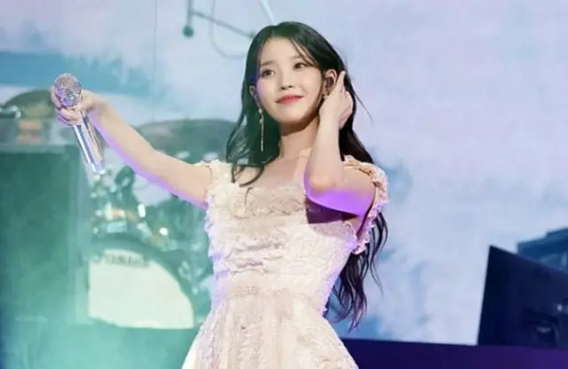 IU、「耳が1年前から異常」…（画像提供:wowkorea）