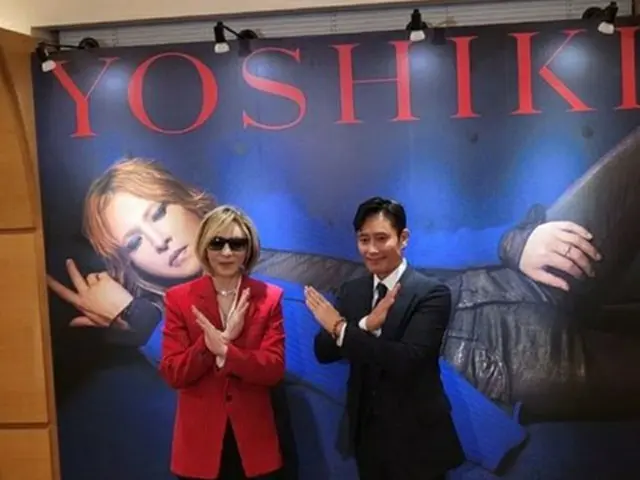 俳優イ・ビョンホン、YOSHIKIと一緒に「エックス」（画像提供:wowkorea）