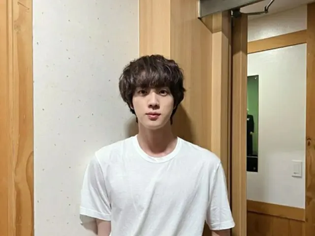 「BTS」JIN、小顔過ぎるイケメン…頼もしい肩幅も（画像提供:wowkorea）