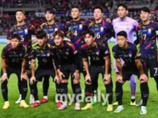 サッカー韓国代表、カタールW杯着用「新ユニ」をスタジアムで初披露