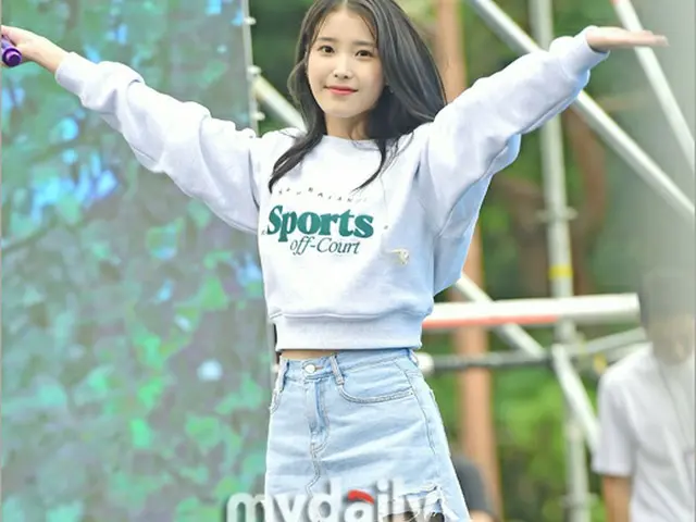 IU、いつ会っても楽しい舞台「金曜日に会いましょう」（画像提供:wowkorea）