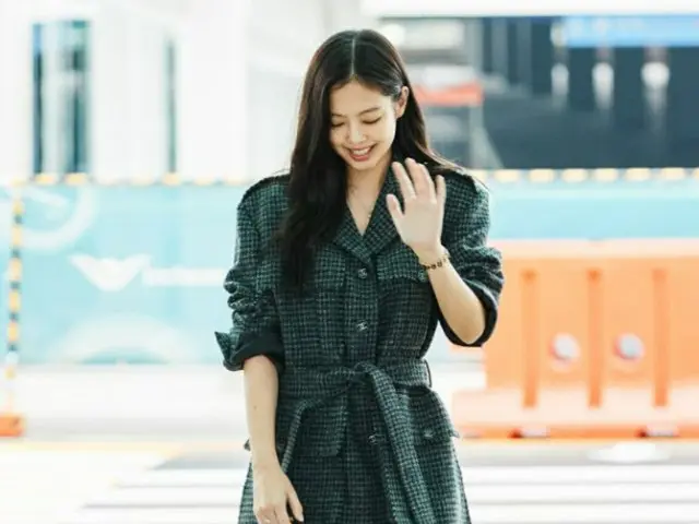 「BLACKPINK」のJENNIE、“人間シャネル”そのもの…注目アイテムで装った空港ファッションが話題（画像提供:wowkorea）