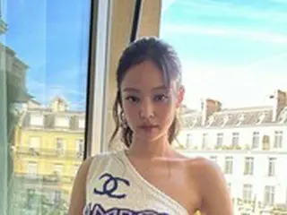 JENNIE（BLACKPINK）、パリで「オールシャネルルック」…HOTで高級な雰囲気