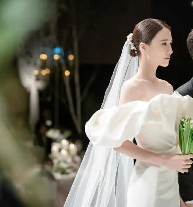 “ナムグン・ミンと結婚”チン・アルム、結婚式でのドレスが話題！韓国女優や海外セレブ“御用達ブランド”（画像提供:wowkorea）