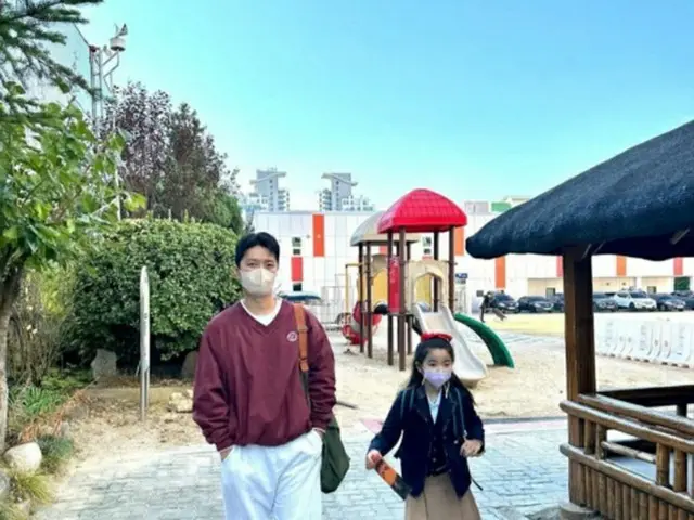 女優ソ・イヒョン、夫イン・ギョジンが娘の登校に付き添い…「いってらっしゃ～い」（画像提供:wowkorea）
