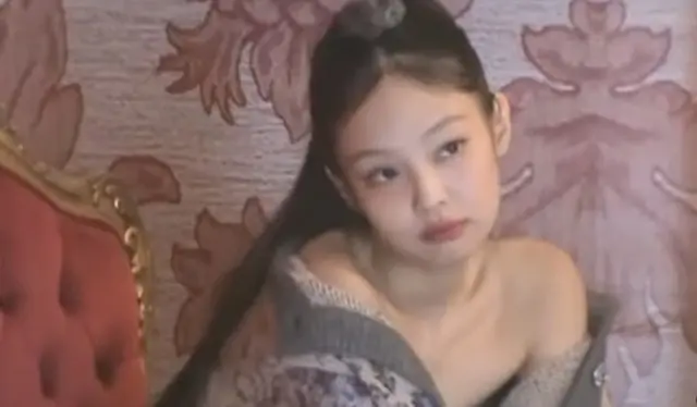 「BLACKPINK」JENNIE、服がずり落ちてるね…現れた直角の肩に「クラッ」（画像提供:wowkorea）