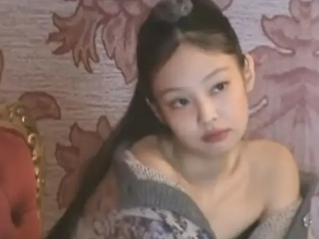 「BLACKPINK」JENNIE、服がずり落ちてるね…現れた直角の肩に「クラッ」（画像提供:wowkorea）