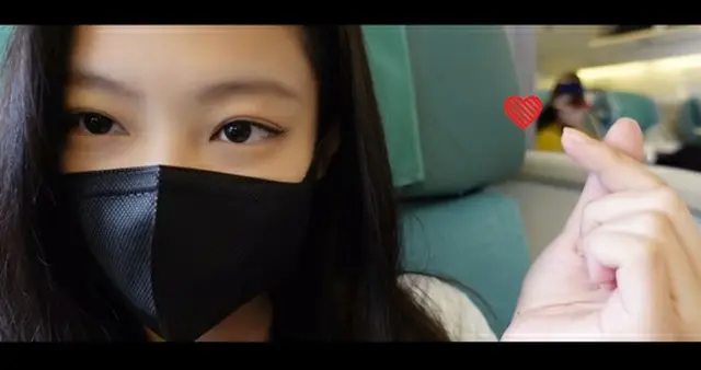 「BLACKPINK」JENNIE、パリでのファッションショー参加Vlogを公開…女優チョン・ホヨンに送るハート（画像提供:wowkorea）