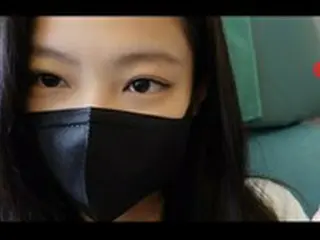 「BLACKPINK」JENNIE、パリでのファッションショー参加Vlogを公開…女優チョン・ホヨンに送るハート