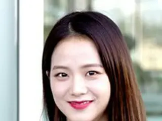 「BLACKPINK」JISOO、健康異常説が浮上…“首にこぶ”？