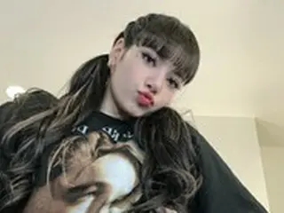 「BLACKPINK」LISA、果敢に表わしたウエストライン…ぜい肉が一つもないね