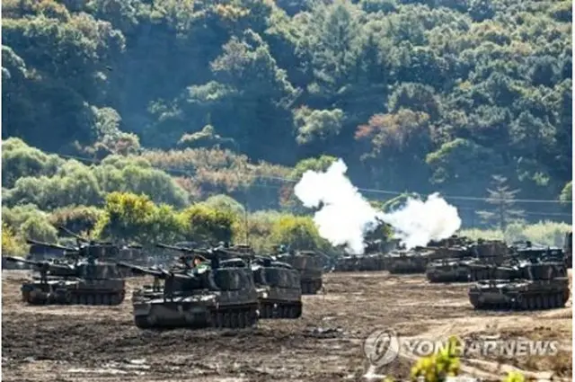 自走砲の射撃訓練を行う韓国軍（資料写真）＝（聯合ニュース）