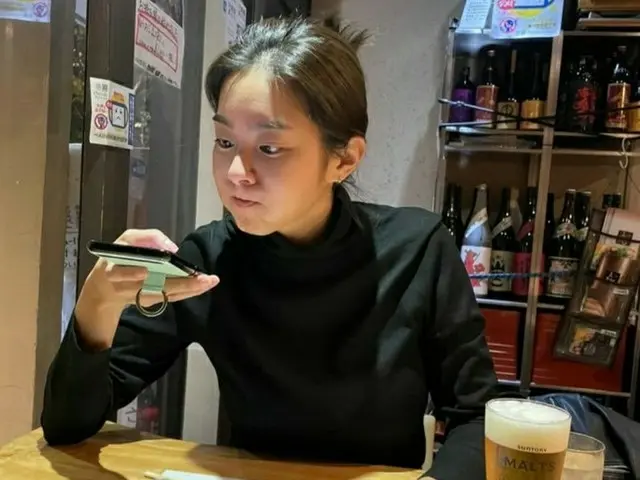 ユイ（元AFTERSCHOOL）、日本の居酒屋で？…すごく可愛い“超集中モード”（画像提供:wowkorea）