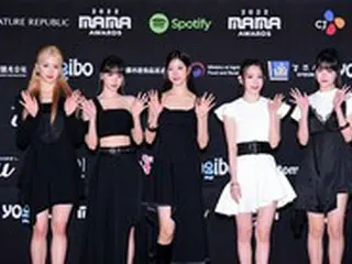 「LE SSERAFIM」、「2022 MAMA AWARDS」でフェイバリットニューアーティスト賞を受賞… 「パン・シヒョクありがとう」