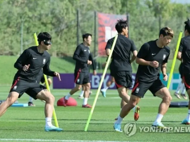 ブラジル戦を控え、練習に励む韓国の選手たち＝４日、ドーハ（聯合ニュース）